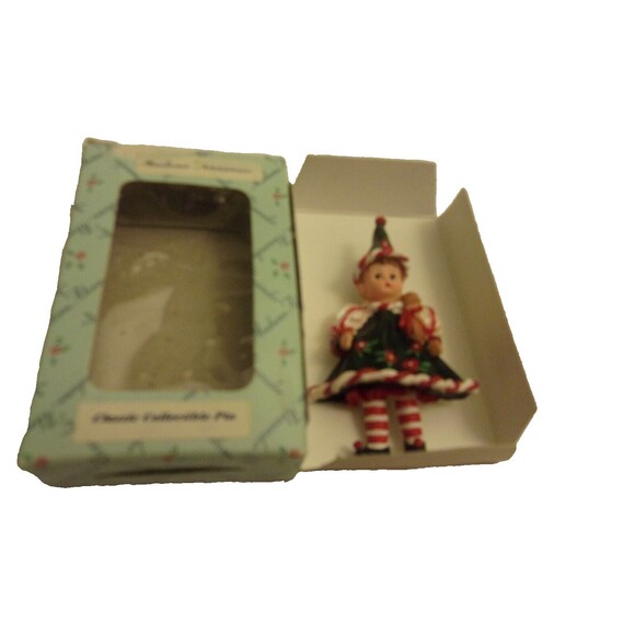 Madame Alexander Elf Doll Pin Brooch New In Box Christmas - Picture 2 of 4